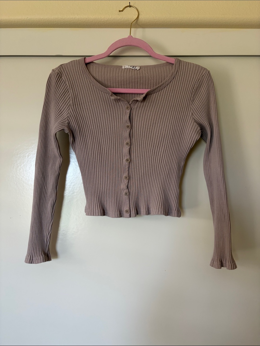 LACAUSA Mauve Ribbed Button-Front Long Sleeve Tee